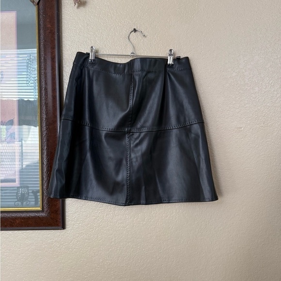 Max Studio Faux Leather Wrap Skirt Size Large - Picture 4 of 5